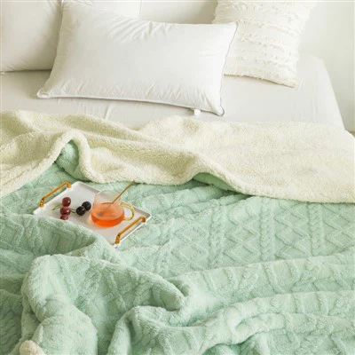 Симпатичное одеяло из шерпы